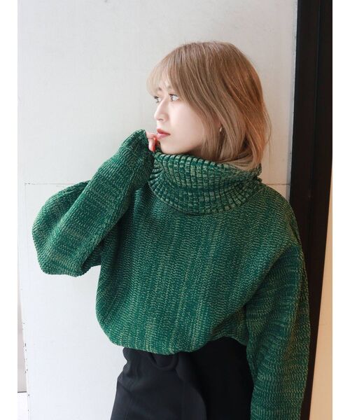 MURUA（ムルーア）の「BIGタートルニットプルオーバー（ニット/セーター・レディース・ブラック/ベージュ/ネイビー/グリーン/モカ・FREE）」の16枚目の写真