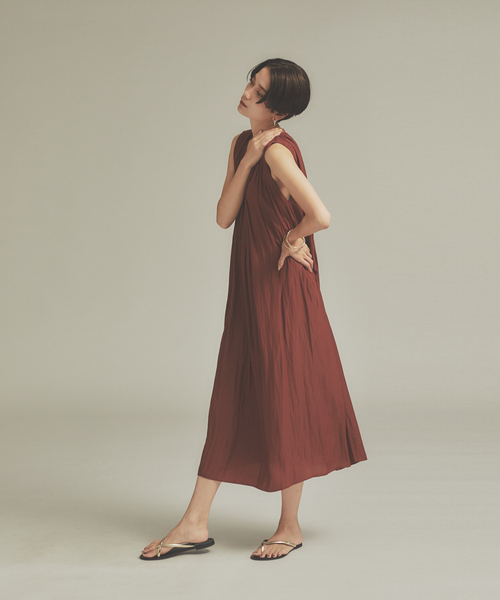 qualite（カリテ）の「【WEB･一部店舗限定】ギャザーワンピース（ワンピース・レディース・ブラウン/スミクロ・36/38）」の14枚目の写真