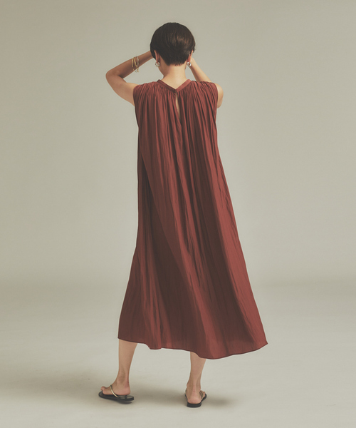 qualite（カリテ）の「【WEB･一部店舗限定】ギャザーワンピース（ワンピース・レディース・ブラウン/スミクロ・36/38）」の11枚目の写真