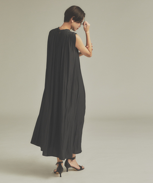 qualite（カリテ）の「【WEB･一部店舗限定】ギャザーワンピース（ワンピース・レディース・ブラウン/スミクロ・36/38）」の20枚目の写真