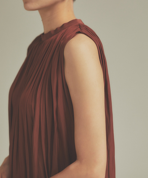 qualite（カリテ）の「【WEB･一部店舗限定】ギャザーワンピース（ワンピース・レディース・ブラウン/スミクロ・36/38）」の4枚目の写真