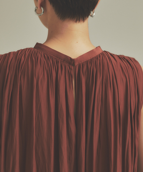 qualite（カリテ）の「【WEB･一部店舗限定】ギャザーワンピース（ワンピース・レディース・ブラウン/スミクロ・36/38）」の9枚目の写真