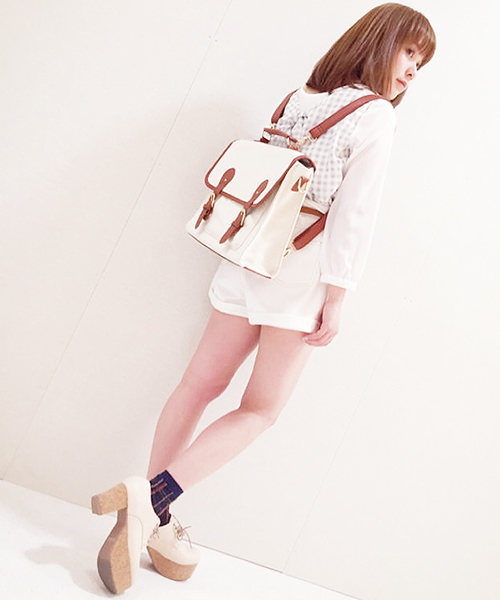 one after another NICE CLAUP（ワンアフターアナザーナイスクラップ）の「【non-no5月号掲載 ナイスクラップ】サッチェルバック（ショルダーバッグ・レディース・アイボリー/キャメル/ブラック・FREE）」の19枚目の写真