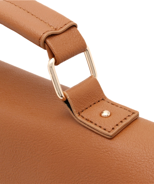 one after another NICE CLAUP（ワンアフターアナザーナイスクラップ）の「【non-no5月号掲載 ナイスクラップ】サッチェルバック（ショルダーバッグ・レディース・アイボリー/キャメル/ブラック・FREE）」の8枚目の写真