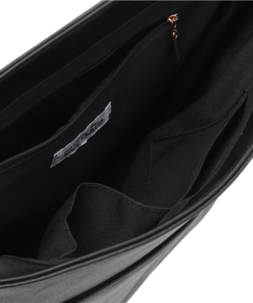 one after another NICE CLAUP（ワンアフターアナザーナイスクラップ）の「【non-no5月号掲載 ナイスクラップ】サッチェルバック（ショルダーバッグ・レディース・アイボリー/キャメル/ブラック・FREE）」の4枚目の写真