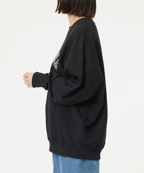 MILKFED.（ミルクフェド）の「VARSITY LOGO BIG SWEAT TOP（スウェット・レディース・ブラック/ネイビー・ONE SIZE）」の4枚目の写真