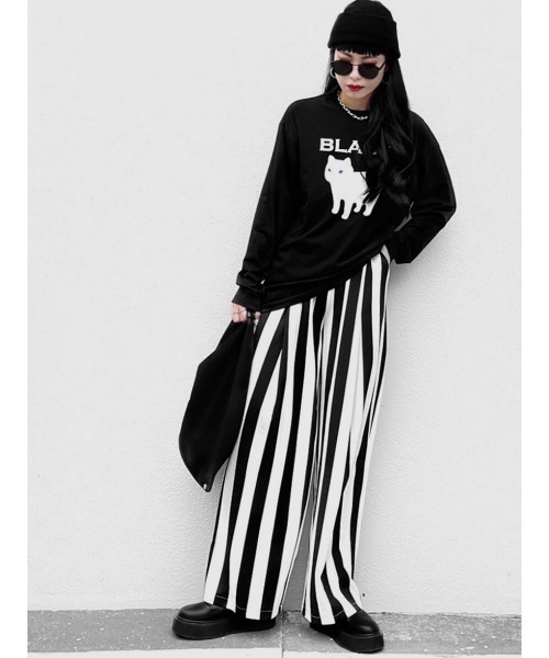 LVEU.(ラブユ.)の「Cat print over long sleeve T-shirt / キャットプリントオーバーロンT(Ai select)(Tシャツ/カットソー・レディース・ブラック/ホワイト・FREE)」の4枚目の写真