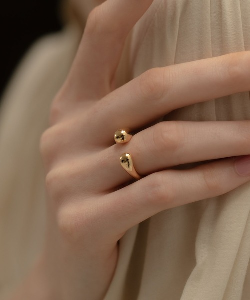 novice（ノーヴィス）の「【novice】Volume Hug Ring（リング・レディース・シルバー/ゴールド・FREE）」の2枚目の写真