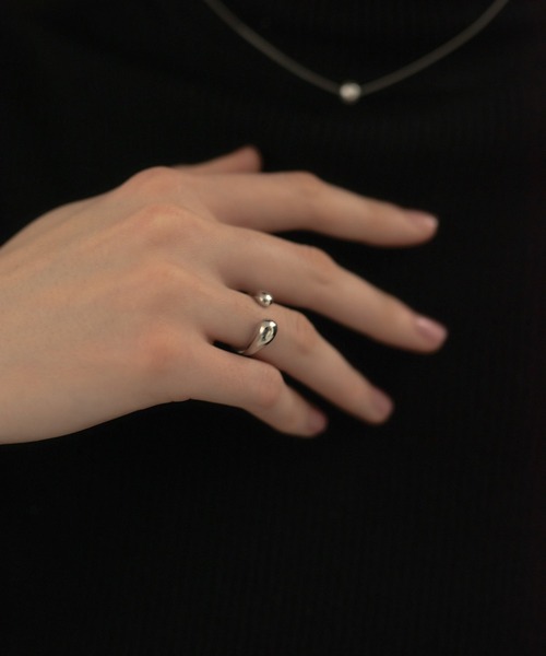 novice（ノーヴィス）の「【novice】Volume Hug Ring（リング・レディース・シルバー/ゴールド・FREE）」の3枚目の写真