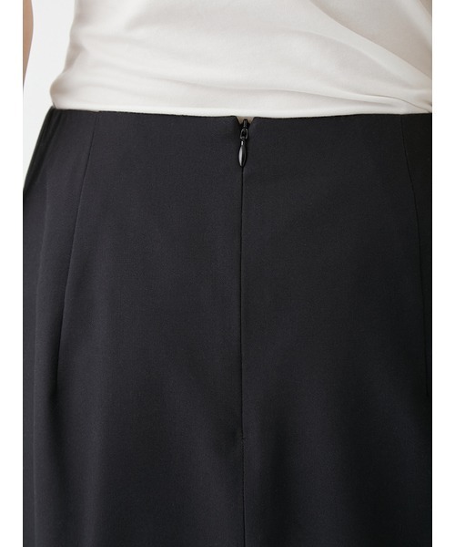 Mila Owen（ミラオーウェン）の「タックドレープコクーンスカート