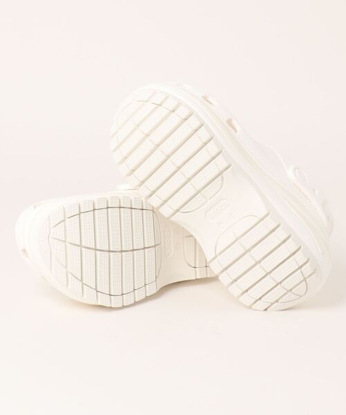 crocs(クロックス)の「【CROCS】Classic Mega Crush Clog(サンダル・レディース・ホワイト・22cm/23cm/24cm/25cm)」の3枚目の写真