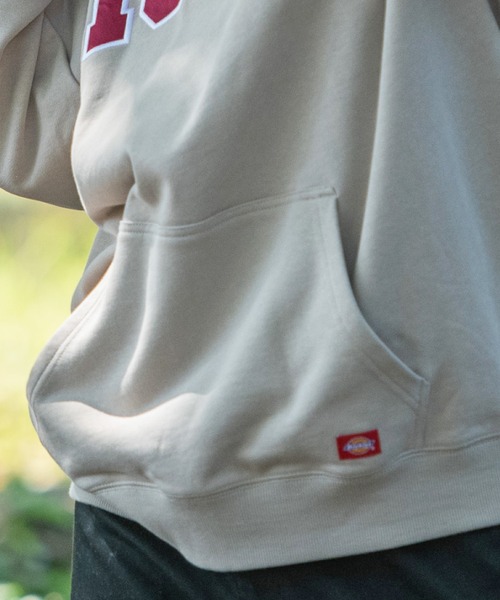 Dickies(ディッキーズ)の「『Dickies/ディッキーズ』カレッジロゴ裏毛プルオーバーパーカー(パーカー・メンズ・グリーン/ブラック/ライトグレー/ネイビー/スミクロ/ブルー/イエロー/グレイッシュベージュ・M/L)」の17枚目の写真