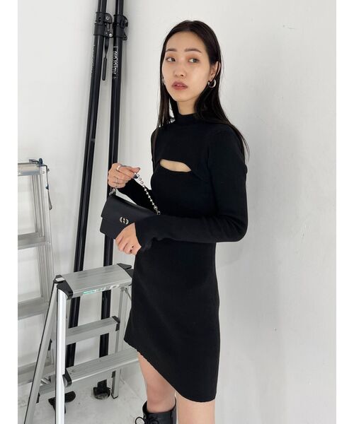 EMODA(エモダ)の「カッティングニットショートワンピース(ワンピース・レディース・グレー/ブルー/アイボリー/ブラック・FREE)」の2枚目の写真