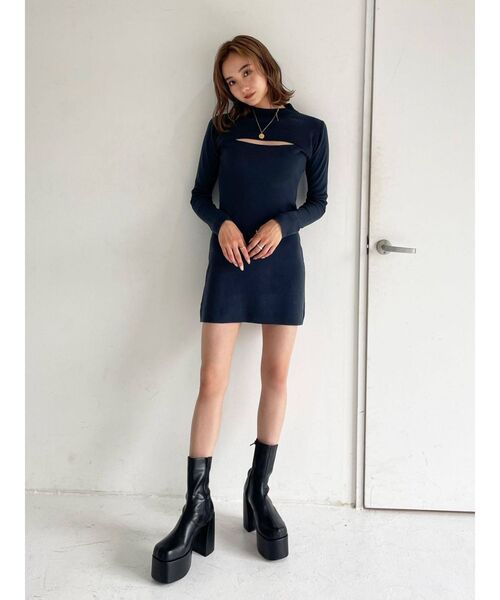 EMODA(エモダ)の「カッティングニットショートワンピース(ワンピース・レディース・グレー/ブルー/アイボリー/ブラック・FREE)」の9枚目の写真