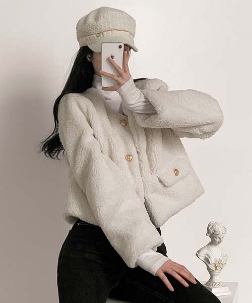 BEIDELLI（ベイデリー）の「[BELLIDE MADE] フェミニンノーカラーボアジャケット（ノーカラージャケット・レディース・ブラック/アイボリー・FREE）」の5枚目の写真