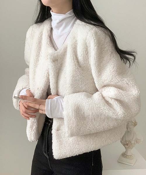 BEIDELLI（ベイデリー）の「[BELLIDE MADE] フェミニンノーカラーボアジャケット（ノーカラージャケット・レディース・ブラック/アイボリー・FREE）」の15枚目の写真