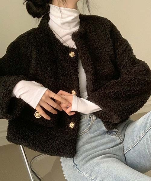 BEIDELLI（ベイデリー）の「[BELLIDE MADE] フェミニンノーカラーボアジャケット（ノーカラージャケット・レディース・ブラック/アイボリー・FREE）」の16枚目の写真
