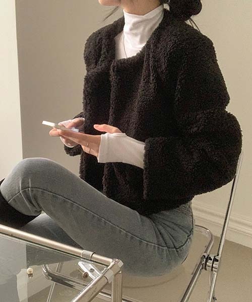 BEIDELLI（ベイデリー）の「[BELLIDE MADE] フェミニンノーカラーボアジャケット（ノーカラージャケット・レディース・ブラック/アイボリー・FREE）」の9枚目の写真
