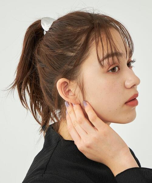 green label relaxing(グリーンレーベルリラクシング)の「【WEB限定】メタルハート ポニー 2(ヘアゴム・レディース・ゴールド/シルバー・FREE)」の1枚目の写真