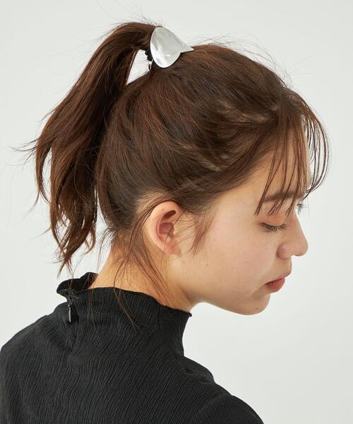 green label relaxing(グリーンレーベルリラクシング)の「【WEB限定】メタルハート ポニー 2(ヘアゴム・レディース・ゴールド/シルバー・FREE)」の8枚目の写真