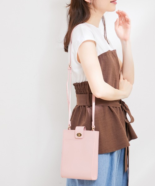 VIS（ビス）の「【新色】バッククリアーポケットマルチショルダーバッグ（ショルダーバッグ・レディース・ブラック/レッド/オフホワイト/イエロー/ダークパープル/ブルー/グリーン/ピンク系その他2・FREE）」の7枚目の写真