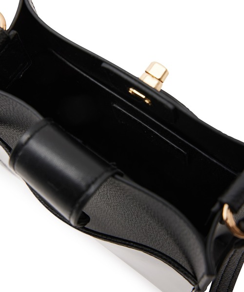 VIS（ビス）の「【新色】バッククリアーポケットマルチショルダーバッグ（ショルダーバッグ・レディース・ブラック/レッド/オフホワイト/イエロー/ダークパープル/ブルー/グリーン/ピンク系その他2・FREE）」の11枚目の写真