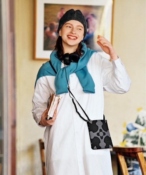 russet（ラシット）の「カジュアルスマホショルダー(Z-120)（ショルダーバッグ・レディース・ライトグレー/ブラック/アイボリー/ダークグレー・FREE）」の2枚目の写真