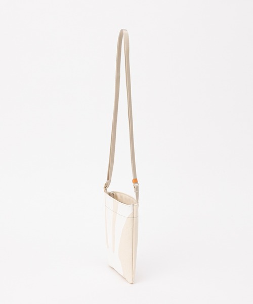 russet（ラシット）の「カジュアルスマホショルダー(Z-120)（ショルダーバッグ・レディース・ライトグレー/ブラック/アイボリー/ダークグレー・FREE）」の5枚目の写真