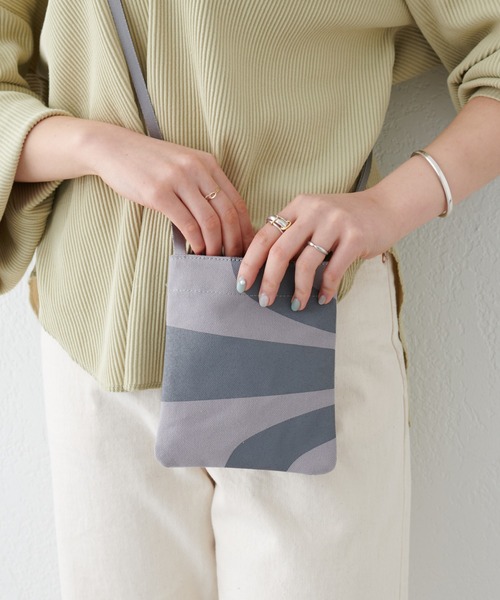 russet（ラシット）の「カジュアルスマホショルダー(Z-120)（ショルダーバッグ・レディース・ライトグレー/ブラック/アイボリー/ダークグレー・FREE）」の15枚目の写真