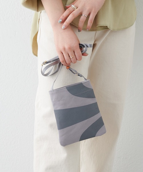 russet（ラシット）の「カジュアルスマホショルダー(Z-120)（ショルダーバッグ・レディース・ライトグレー/ブラック/アイボリー/ダークグレー・FREE）」の16枚目の写真
