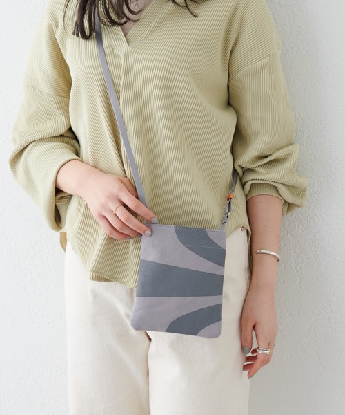 russet（ラシット）の「カジュアルスマホショルダー(Z-120)（ショルダーバッグ・レディース・ライトグレー/ブラック/アイボリー/ダークグレー・FREE）」の20枚目の写真