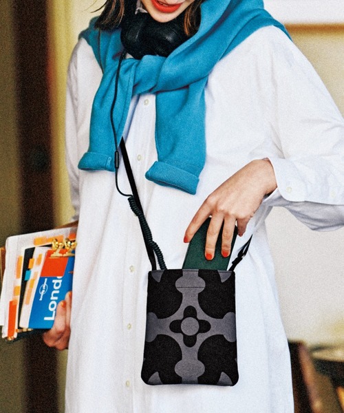 russet（ラシット）の「カジュアルスマホショルダー(Z-120)（ショルダーバッグ・レディース・ライトグレー/ブラック/アイボリー/ダークグレー・FREE）」の18枚目の写真