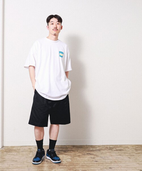 BEAMS T（ビームスティー）の「PUTS × BEAMS T / FLOWER T-SHIRT by Winiche & Co.（Tシャツ/カットソー・メンズ・ライトブルー/ホワイト・LARGE/X-LARGE/XX-LARGE/MEDIUM）」の3枚目の写真