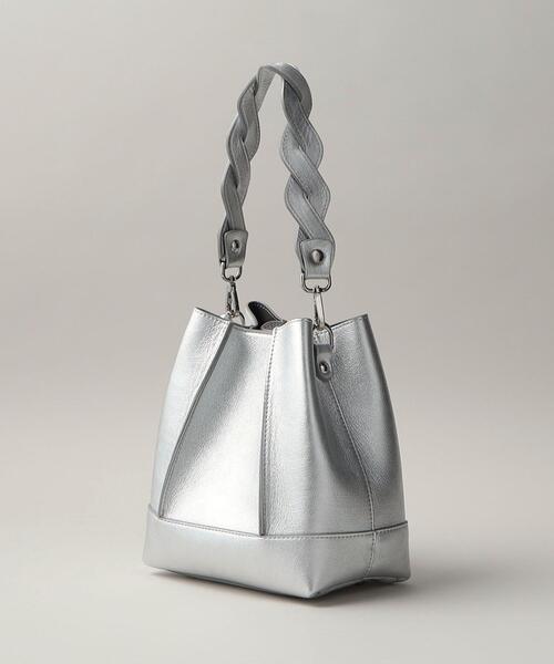 Carol J.（キャロルジェイ）の「＜GIANNI NOTARO Carol J.＞ TwistBucket（ショルダーバッグ・レディース・シルバー・FREE）」の2枚目の写真