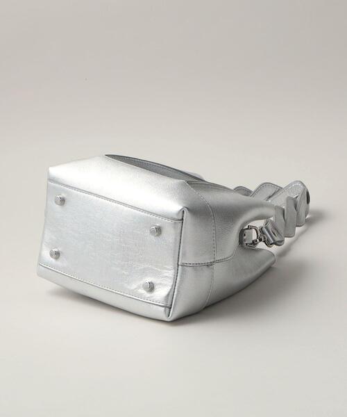 Carol J.（キャロルジェイ）の「＜GIANNI NOTARO Carol J.＞ TwistBucket（ショルダーバッグ・レディース・シルバー・FREE）」の11枚目の写真