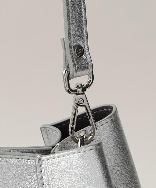 Carol J.（キャロルジェイ）の「＜GIANNI NOTARO Carol J.＞ TwistBucket（ショルダーバッグ・レディース・シルバー・FREE）」の15枚目の写真