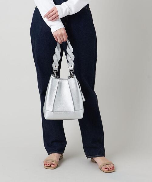 Carol J.（キャロルジェイ）の「＜GIANNI NOTARO Carol J.＞ TwistBucket（ショルダーバッグ・レディース・シルバー・FREE）」の17枚目の写真