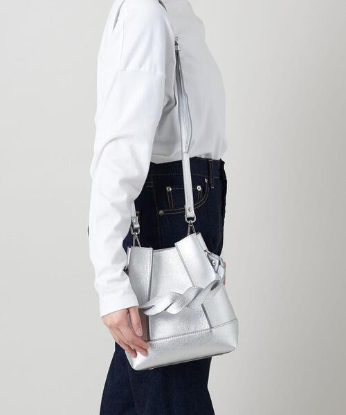 Carol J.（キャロルジェイ）の「＜GIANNI NOTARO Carol J.＞ TwistBucket（ショルダーバッグ・レディース・シルバー・FREE）」の19枚目の写真