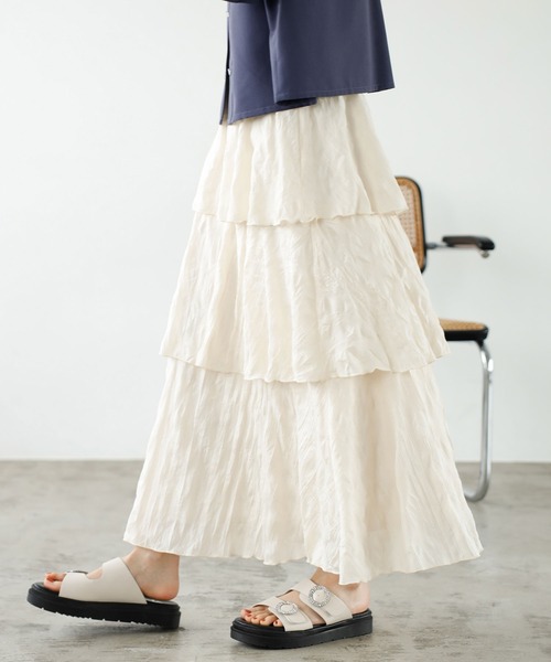 GeeRA(ジーラ)の「ワッシャー素材ティアードスカート(スカート・レディース・ブラック/オフホワイト・LARGE/MEDIUM)」の4枚目の写真