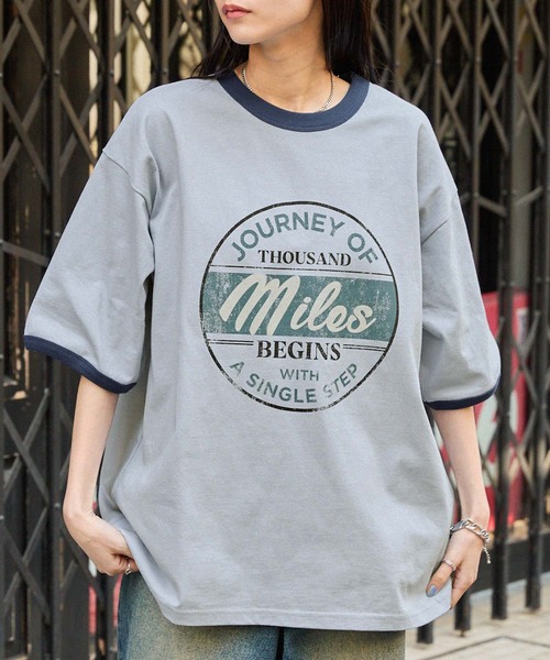 MONO-MART（モノマート）の「ヴィンテージライクロゴデザイン ビッグシルエットリンガー半袖Tシャツ（Tシャツ/カットソー・レディース・ホワイト系1/グリーン系2/ホワイト系3/ブルー/アイボリー/アイボリー系2/ブラック/レッド系1/ベージュ系3/ブラック系1/アイボリー系3/サックスブルー/オートミール/チャコール/ホワイト系4/ブラウン/ホワイト系5/アイボリー系4/ブラウン系1/ワインレッド/ネイビー・M/L/S）」の18枚目の写真