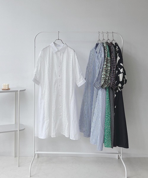 AS KNOW AS plus（アズノゥアズプラス）の「○異素材合わせて7分袖シャツワンピース（シャツワンピース・レディース・ネイビー系/ホワイト系/グリーン系/ブラック系/ブルー系/ブラック系1/ホワイト系1/イエロー系/ブラック系その他2/ブラック系2/グリーン系2/ブルー系2/ブラック系3/ブルー系3/ネイビー系3/ブラック系その他3/ベージュ系3/ブラック系4/ブラック系その他4/グリーン系5/ブルー系5/オレンジ系5/ブラック系5/ネイビー系6/ブルー系6/ブルー系その他6/ブラック系その他6/ブルー系7/ブルー系その他7/ブラック系6/ブラック系7/ブラック系その他/グレー系その他/グリーン系その他/ブルー系その他/ネイビー系7・FREE）」の2枚目の写真