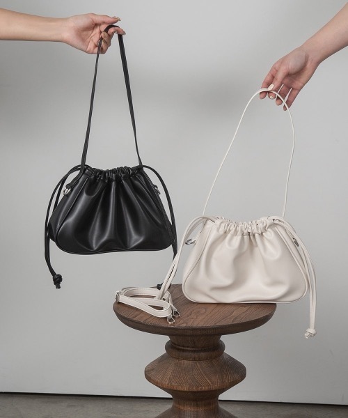 lawgy（ラウジー）の「squeeze multiway bag（ショルダーバッグ・レディース・ブラック/カーキ/アイボリー・FREE）」の9枚目の写真