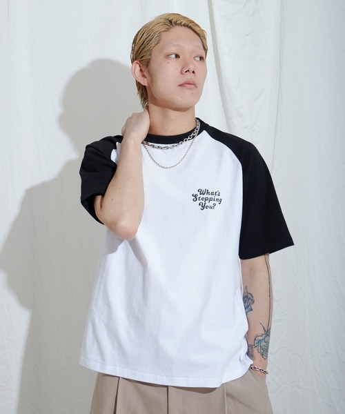 NO NEED（ノーニード）の「ラグランバックプリント クルーネック Tシャツ（Tシャツ/カットソー・メンズ・ブラック/ダークグリーン/レッド系その他・M/L）」の19枚目の写真