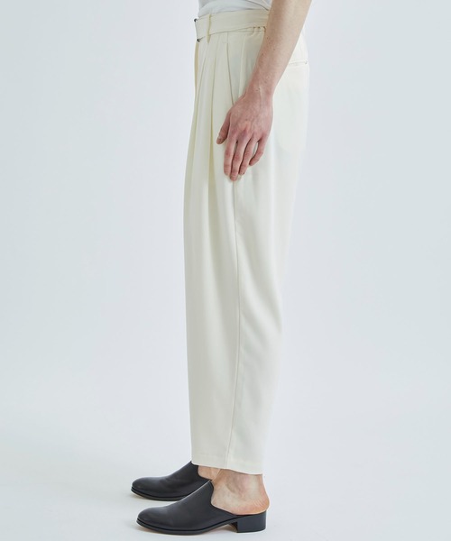 ATTACHMENT（アタッチメント）の「STUDIOUS別注 BELTED WIDE TAPERED SLACKS（スラックス・メンズ・キナリ/ネイビー/ブラック・1/2）」の8枚目の写真