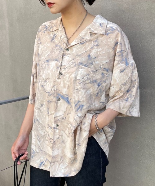 CIAOPANIC(チャオパニック)の「グラデーションルーズシャツ(シャツ/ブラウス・レディース・ベージュ/ブルー・MEDIUM/LARGE)」の2枚目の写真