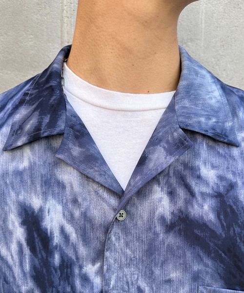 CIAOPANIC(チャオパニック)の「グラデーションルーズシャツ(シャツ/ブラウス・レディース・ベージュ/ブルー・MEDIUM/LARGE)」の8枚目の写真