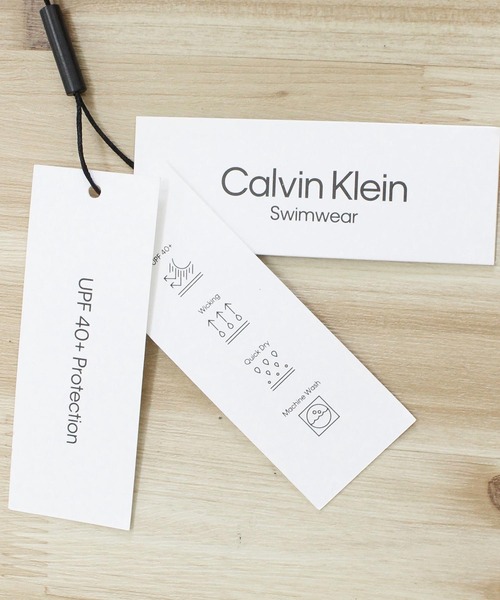 Calvin Klein(カルバン・クライン)の「CK ワンポイントロゴサーフパンツ ボードショーツ(水着・メンズ・ブラック系2/ブラック系3/ブラック系4/ブラック/ホワイト系7/ホワイト/レッド/ブラック系8・S/M/L/XL)」の17枚目の写真