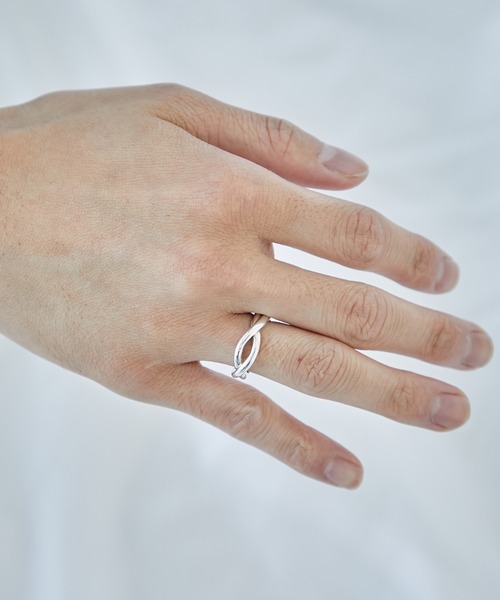 PUBLIC TOKYO(パブリックトウキョウ)の「シルバークロスリング【錆びない/シルバー925】(リング・メンズ・シルバー・FREE)」の4枚目の写真