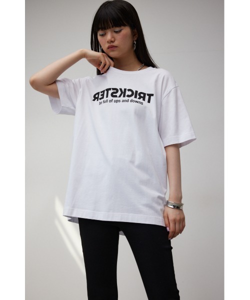 AZUL by moussy(アズールバイマウジー)の「TRICKSTER Tシャツ/トリックスターT(Tシャツ/カットソー・メンズ・ホワイト/ブラック/ベージュ・LARGE/SMALL/MEDIUM)」の2枚目の写真