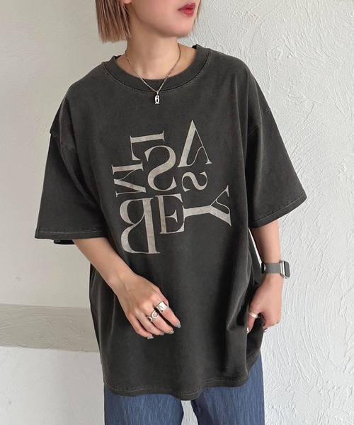 apres jour mignon(アプレジュールミニョン)の「ピグメントヴィンテージライクロックTシャツ3【ZOZOTOWN限定アイテム】(Tシャツ/カットソー・レディース・アイボリー/ブラック系その他2/その他/ブラック系その他/ネイビー・X-LARGE/フリー)」の4枚目の写真